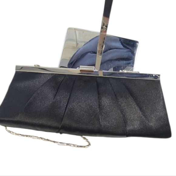 NWOT Jessica McClintock Black & Silver Clutch With Silver Chain Strap - Picture 4 of 8